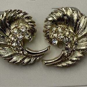Vintage Lisner 1960s Light Gold Tone Rhinestone Swirl Feather Clip Earrings